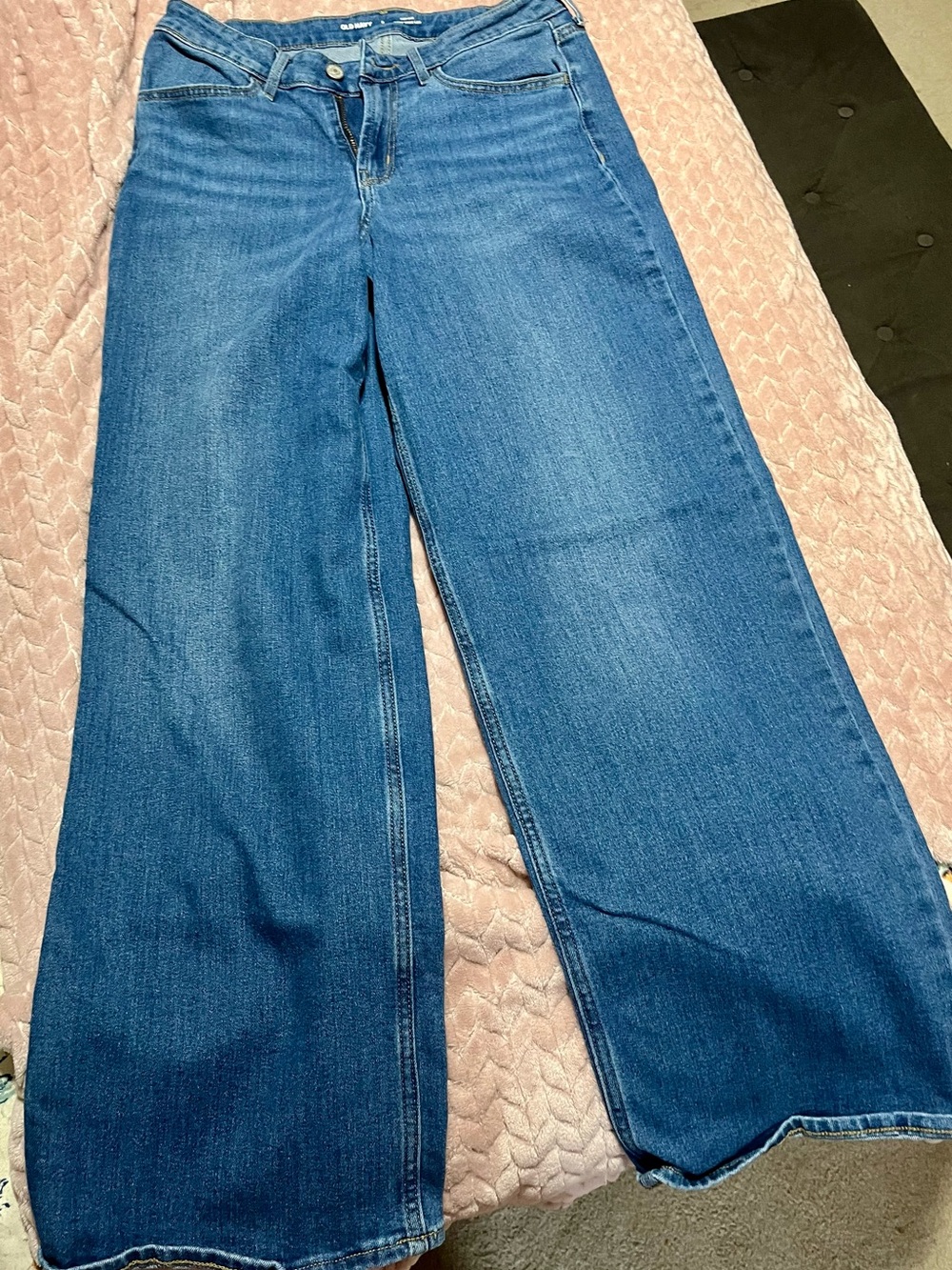 Old Navy Wide-Leg Jeans in Medium Blue Wash